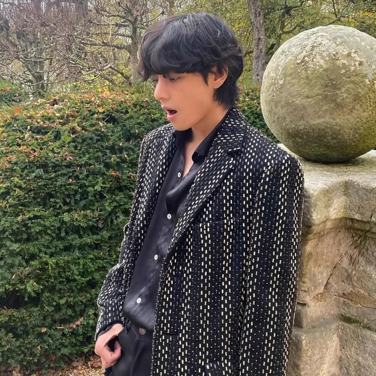 Kim Taehyung thumbnail