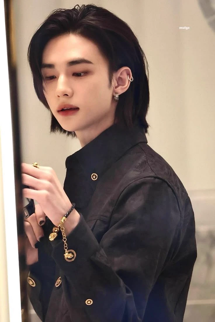 Hwang Hyunjin thumbnail