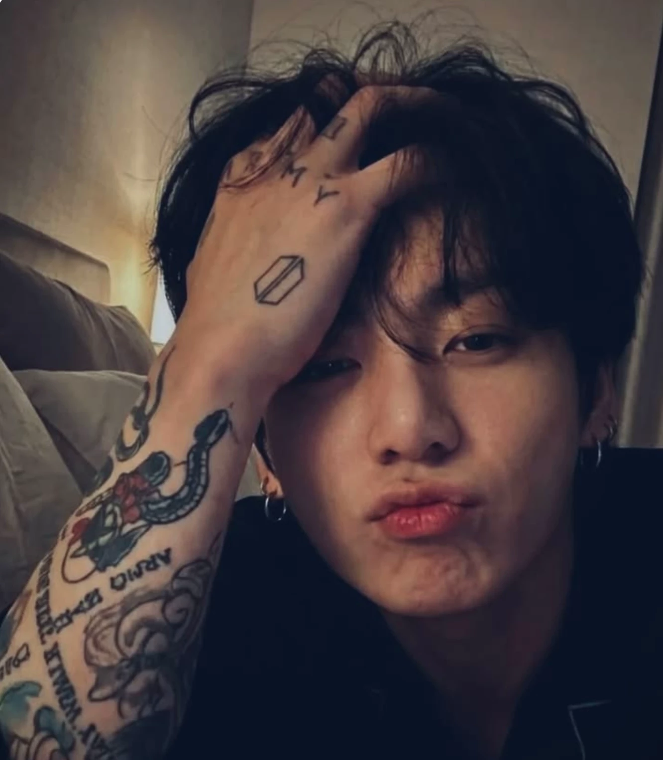 Jeon Jungkook [secret relationship] thumbnail