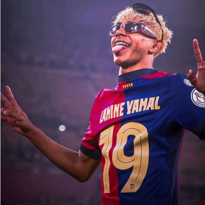 Lamin Yamal

Download free Mp3 thumbnail
