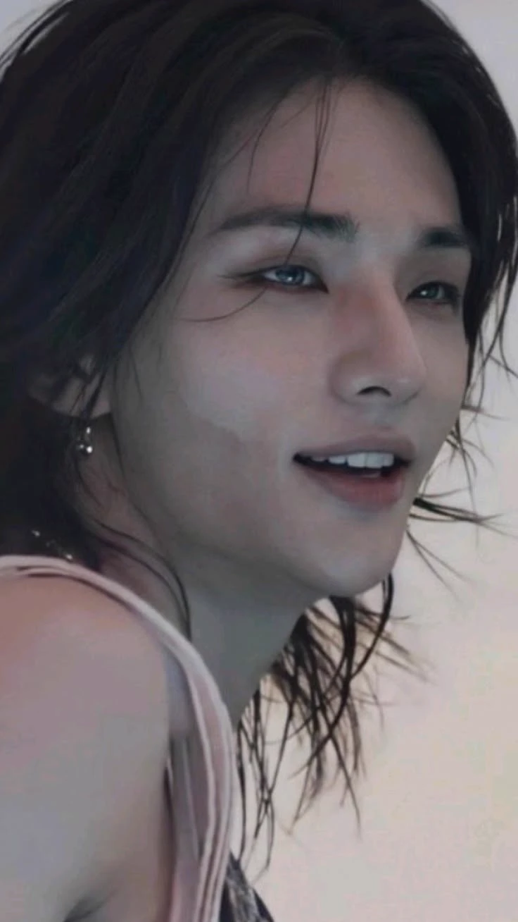 Hwang Hyunjin thumbnail