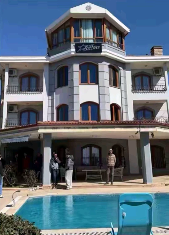 İdol house thumbnail
