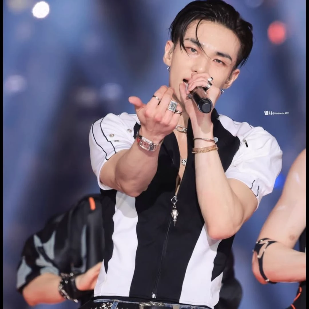 Hwang Hyunjin thumbnail
