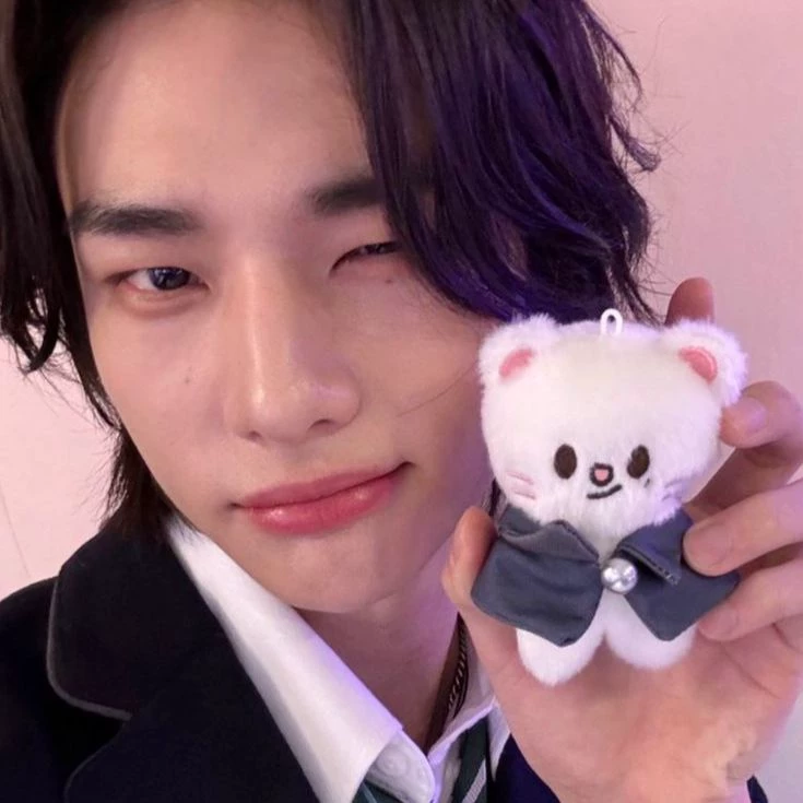 Hyunjin thumbnail