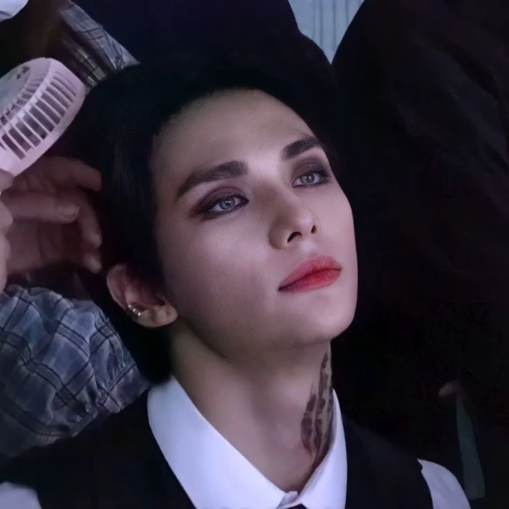 Hwang Hyunjin thumbnail