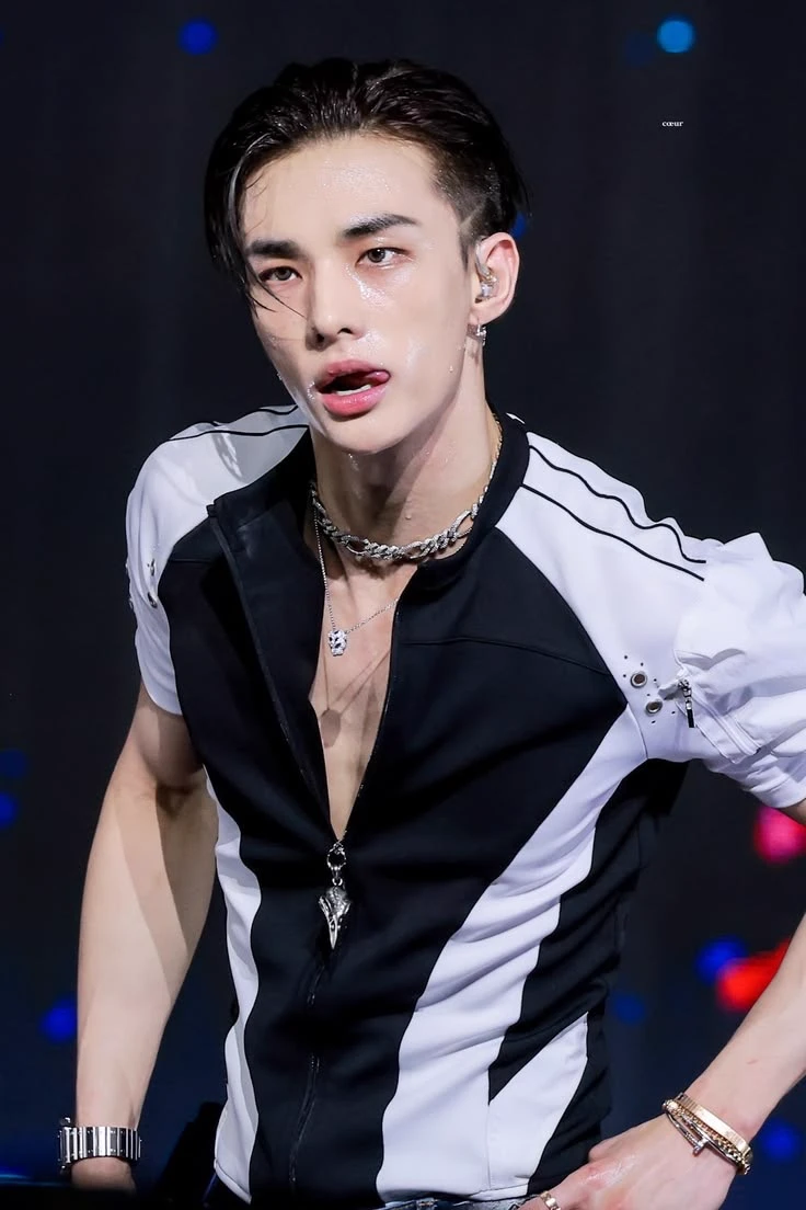 Hwang Hyunjin thumbnail