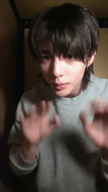 Hwang Hyunjin thumbnail