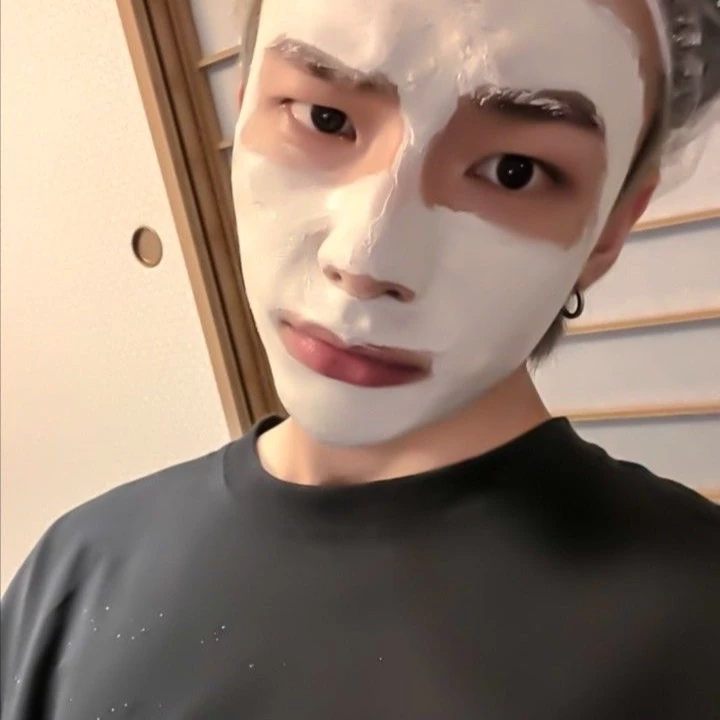 hyunjin thumbnail