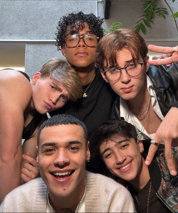 Santos Bravos x KATSEYE thumbnail