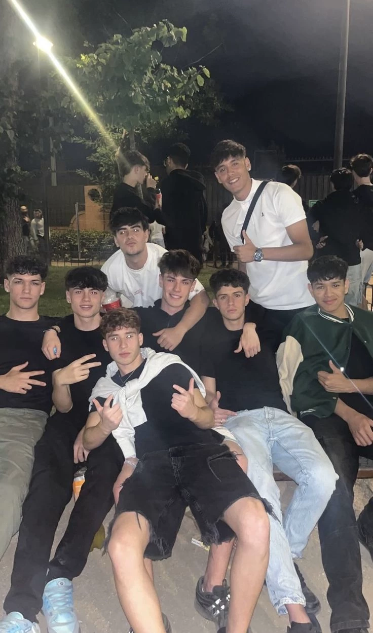 Friend group (approaching youu) thumbnail