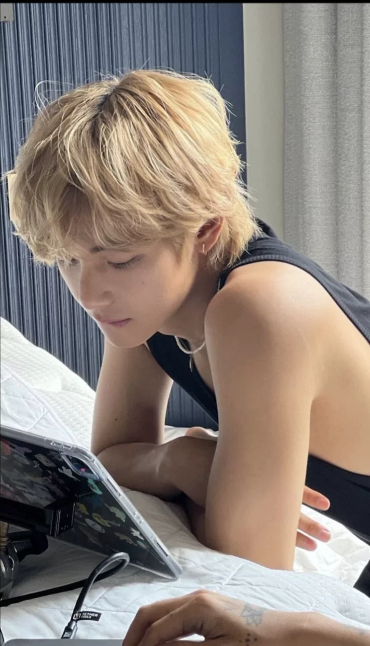 Kim Taehyung thumbnail