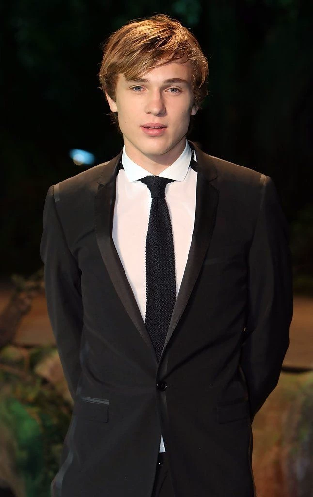 Peter Pevensie thumbnail