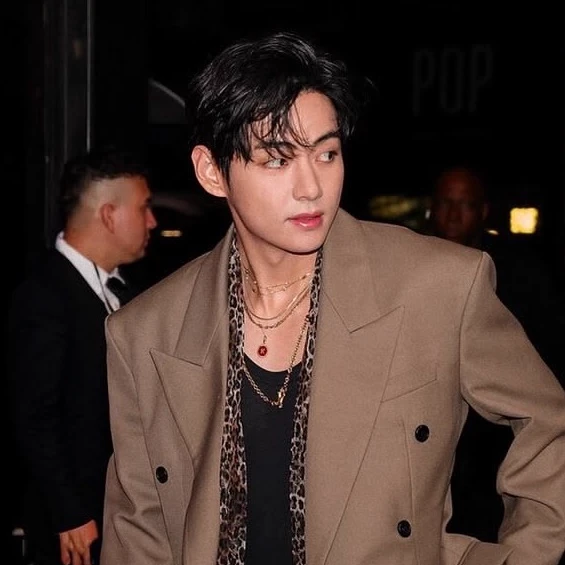 Kim Taehyung thumbnail