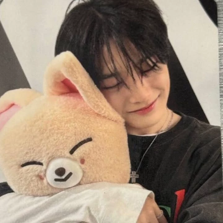Jeongin (I.N) thumbnail