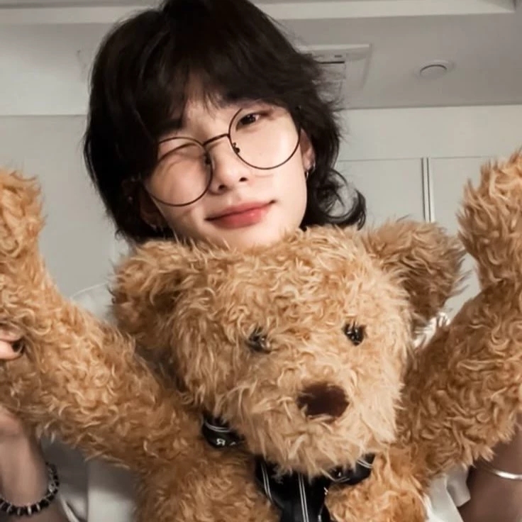 Hyunjin thumbnail