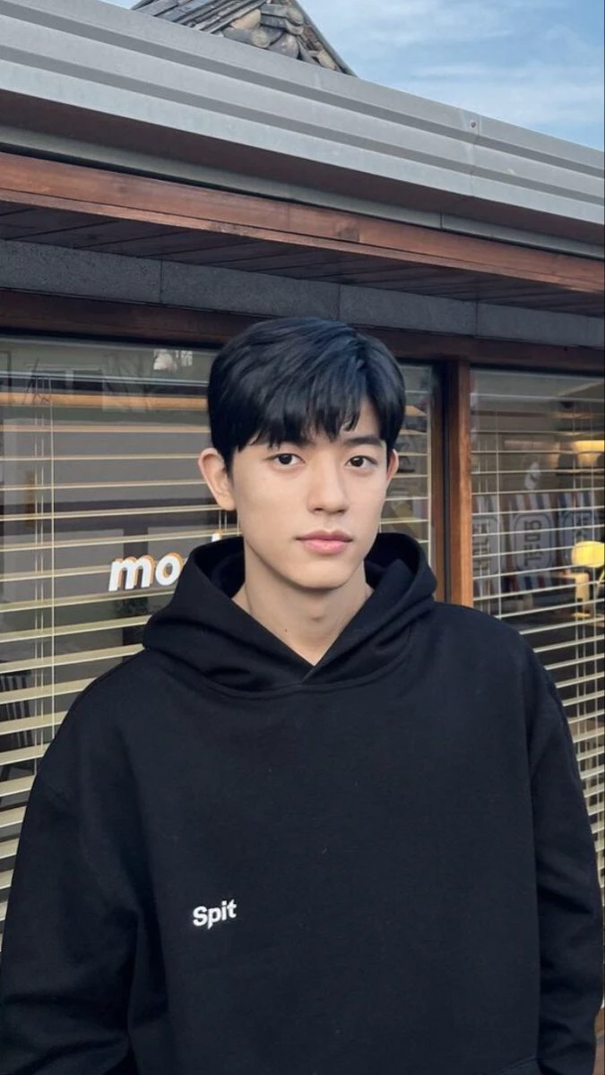 Lee su-hyeok thumbnail