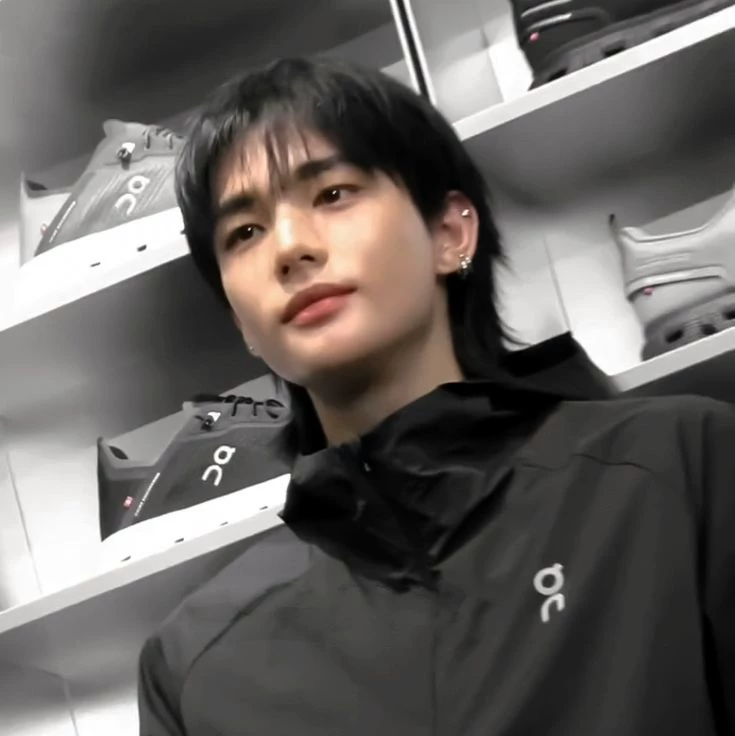 Hwang Hyunjin thumbnail