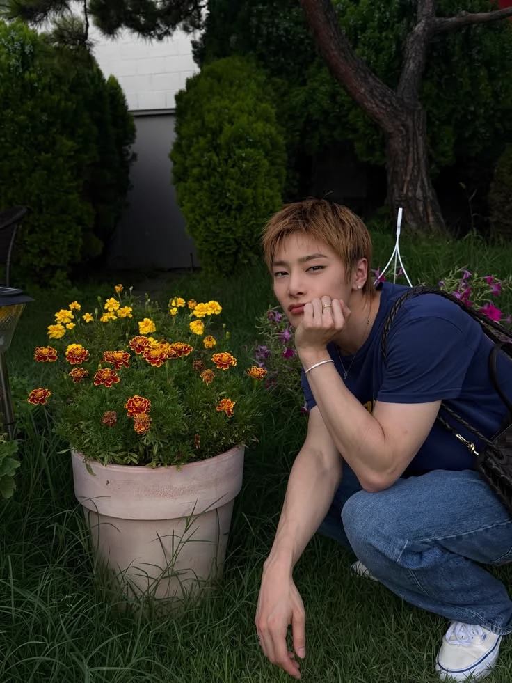 Jeongin thumbnail