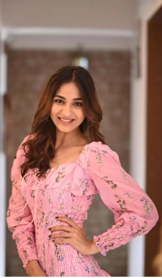 Vidhi Pandya thumbnail