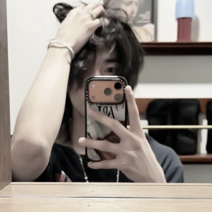 Hwang Hyunjin thumbnail