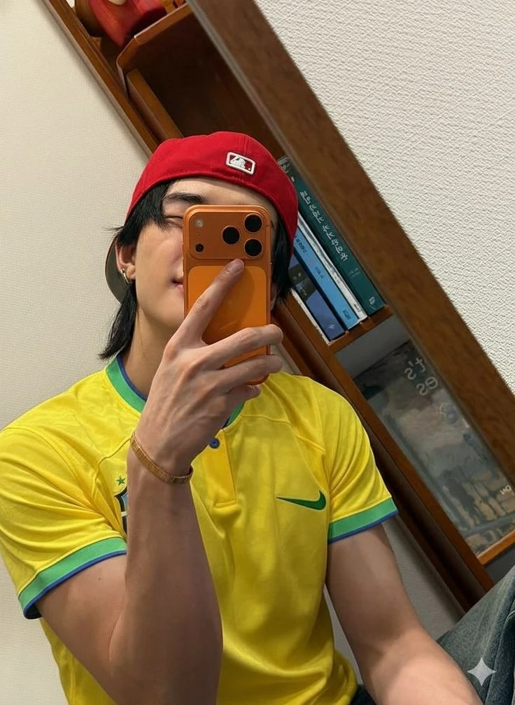 Hwang Hyunjin thumbnail