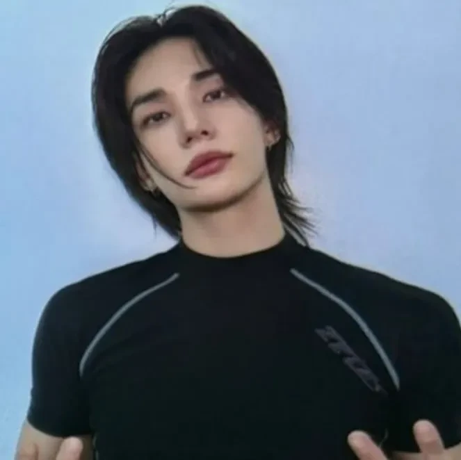 Hwang Hyunjin - CEO thumbnail