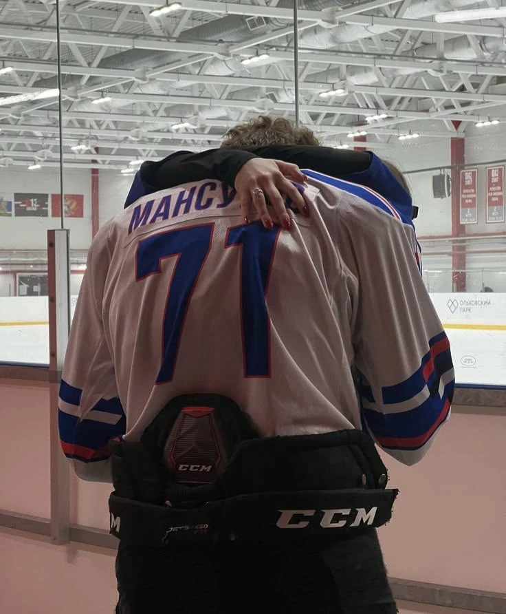 Ethan ★••★ Hockey Captain thumbnail