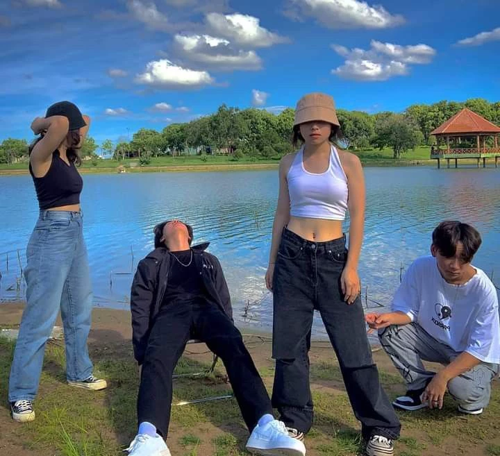 Famous friends thumbnail