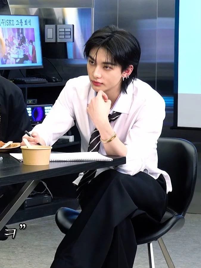 Hwang Hyunjin. thumbnail