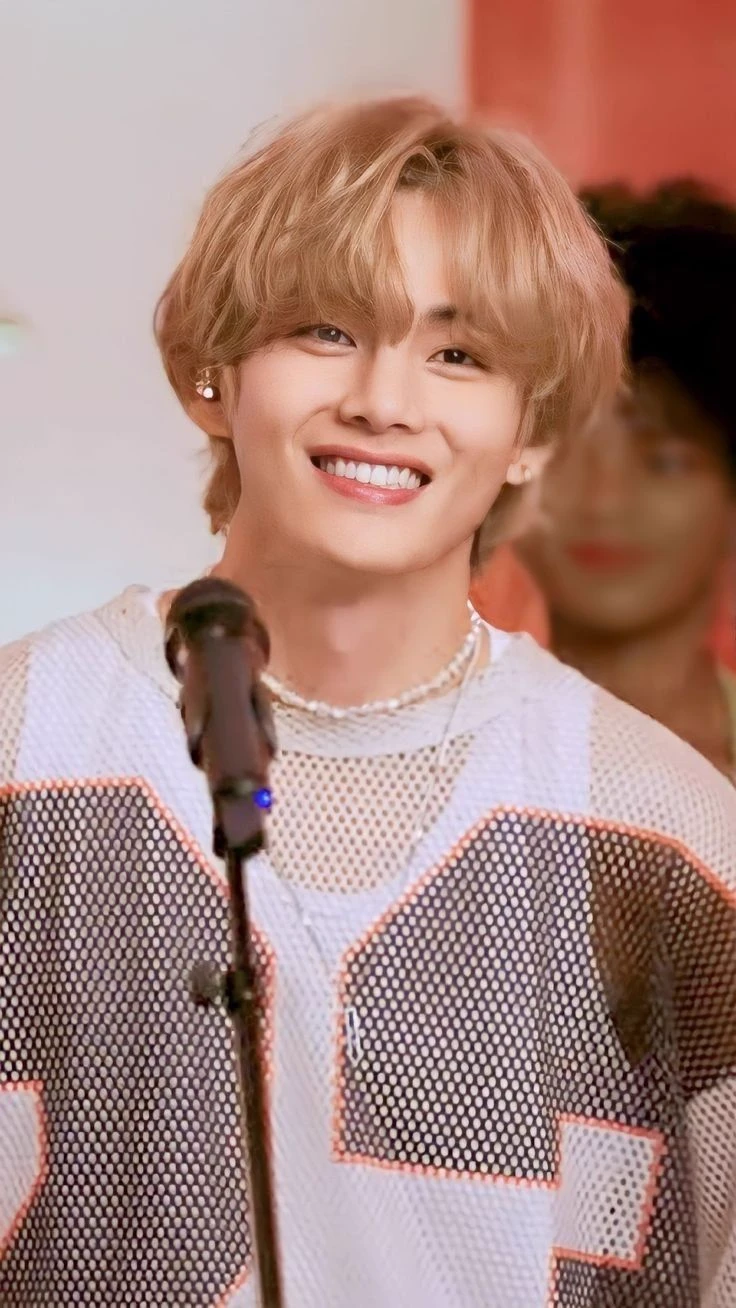 Kim Taehyung (BTS idol) thumbnail