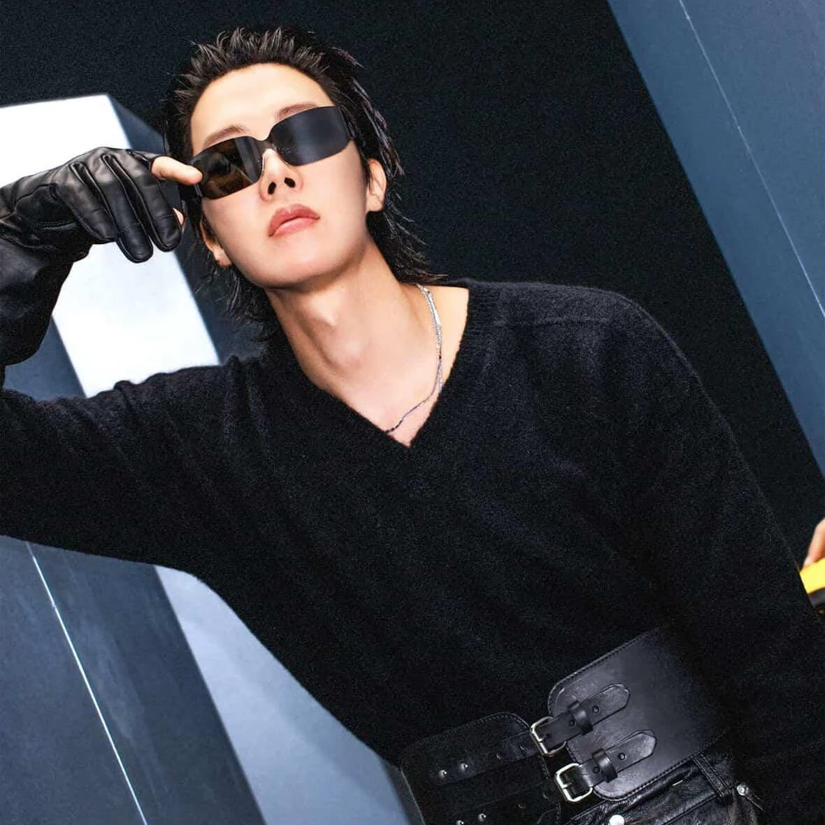 J hope 🥵 thumbnail