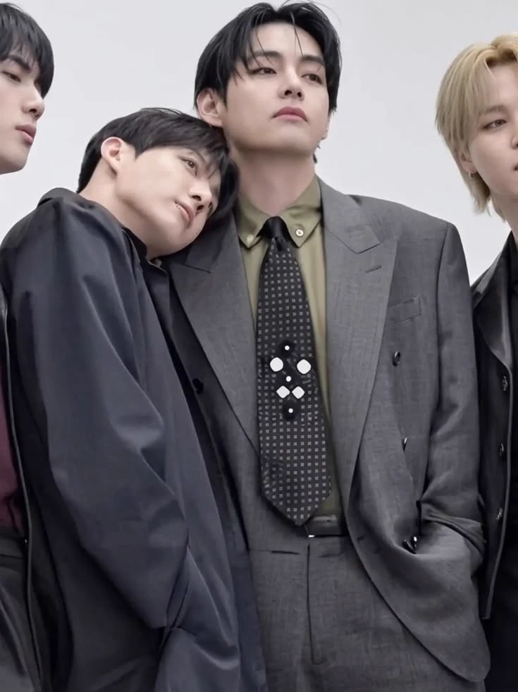 Jungkook omega and Taehyung alpha thumbnail