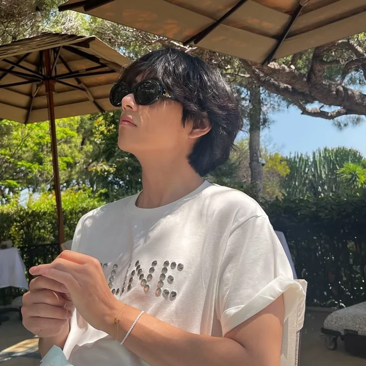 ᴛᴀᴇʜʏᴜɴɢ thumbnail