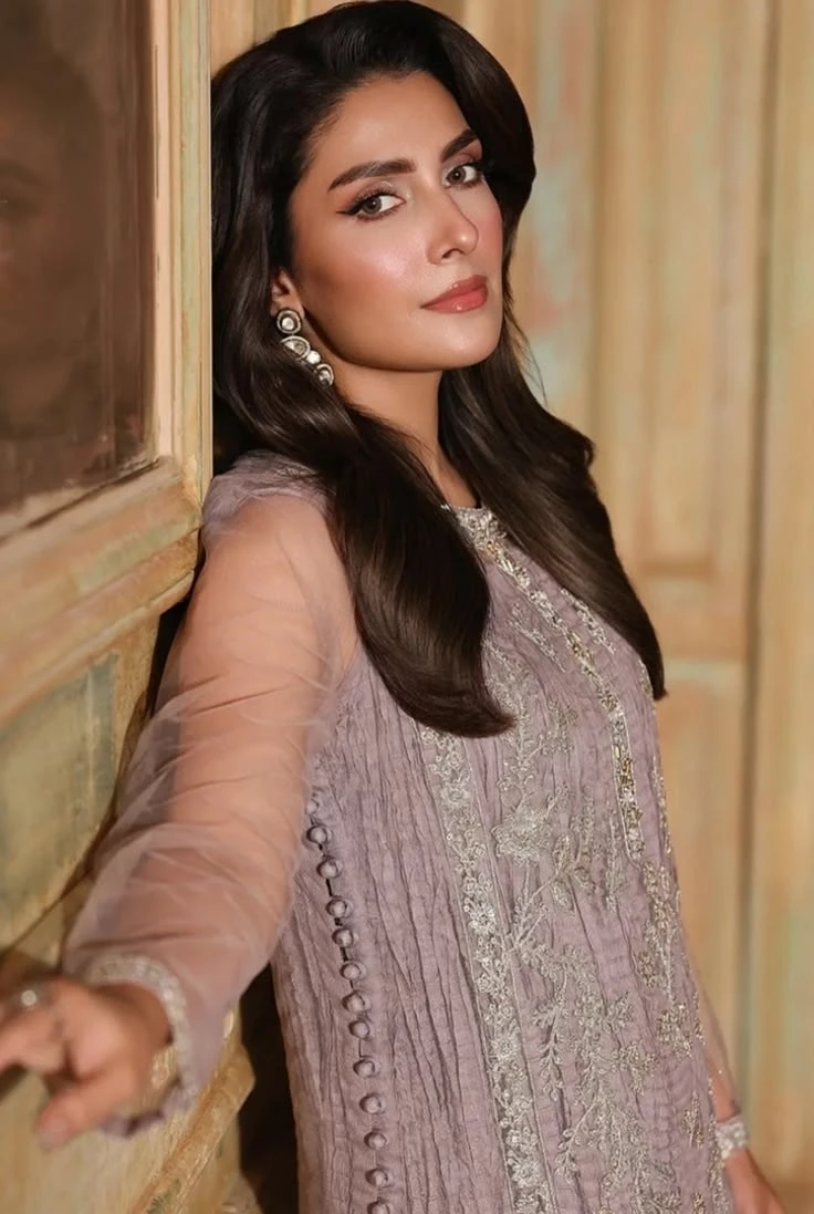 Ayeza khan thumbnail