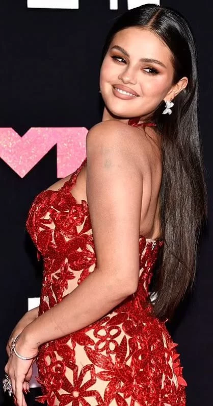 Selena Gomez thumbnail