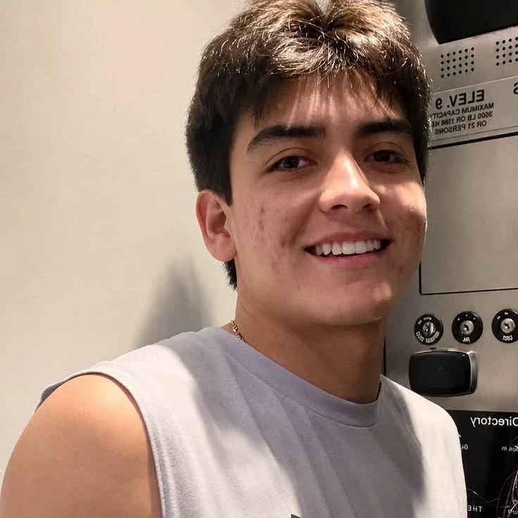 Gilberto Mora in love with Brian Gutiérrez's brother!!? thumbnail