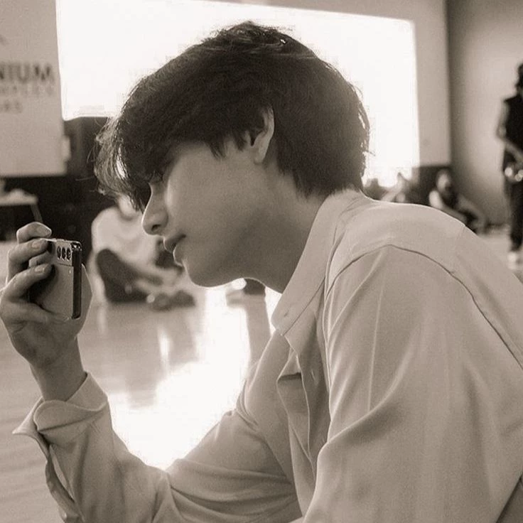 Kim Taehyung thumbnail