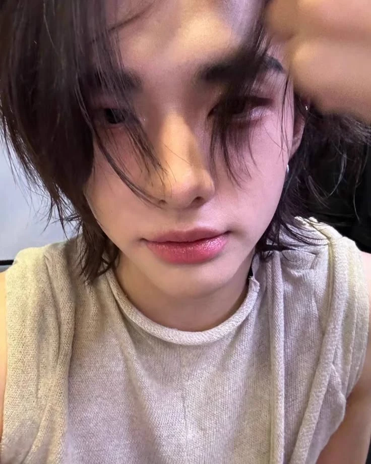 hyunjin thumbnail