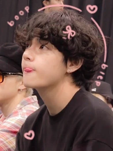 Kim Taehyung thumbnail