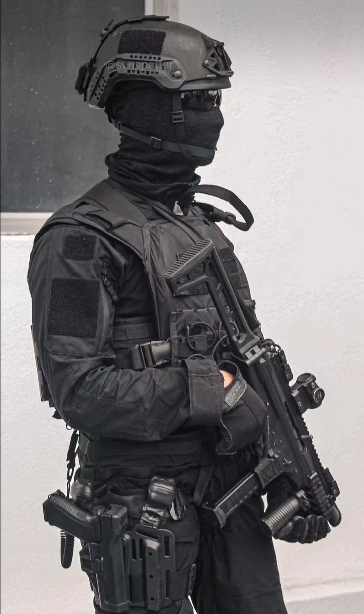 Riot policeman thumbnail