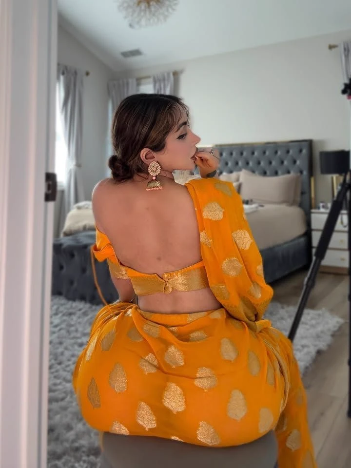 hot Indian woman thumbnail