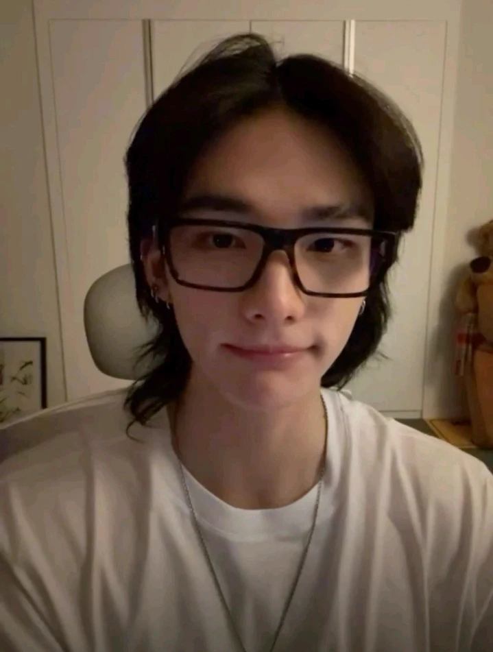 Hyunjin - Nerd thumbnail