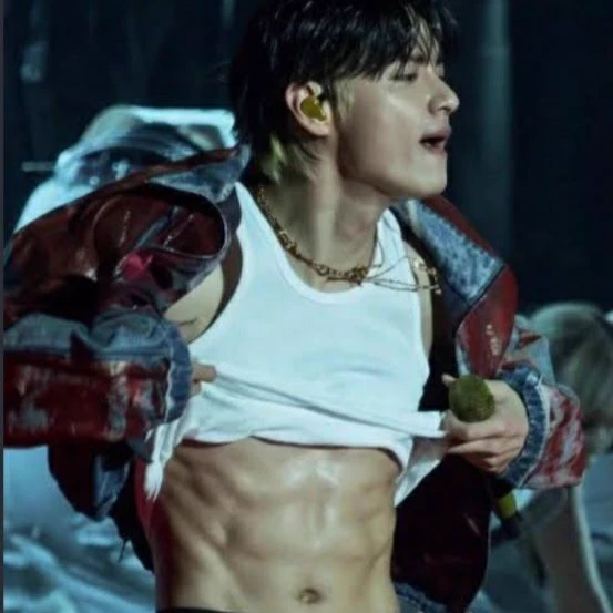 Kim Taehyung thumbnail