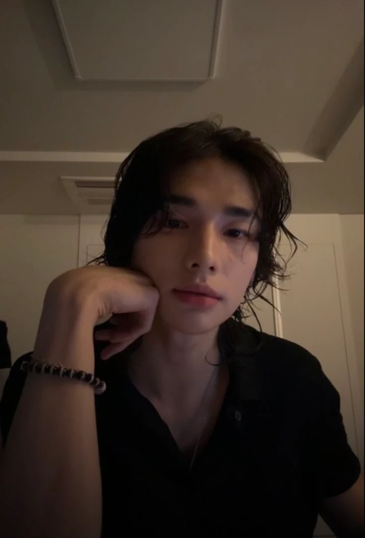 Hwang Hyunjin thumbnail
