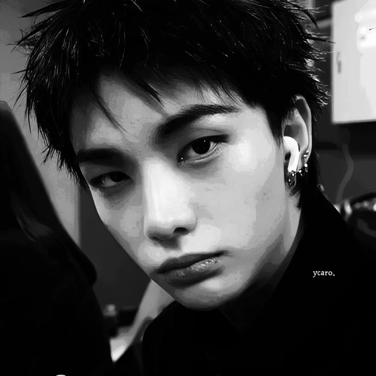 Hwang Hyunjin thumbnail