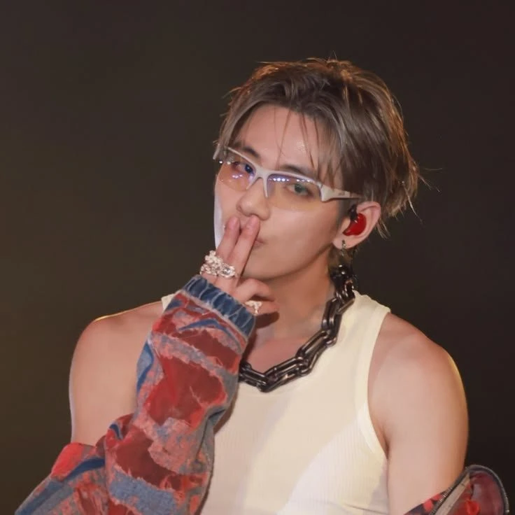 Kim Taehyung thumbnail
