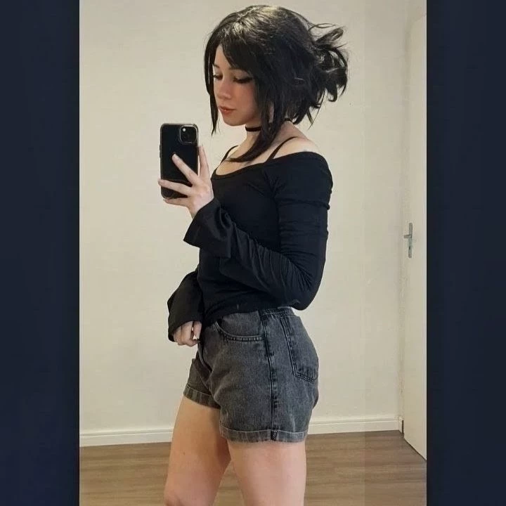 Ashley, your younger sister thumbnail