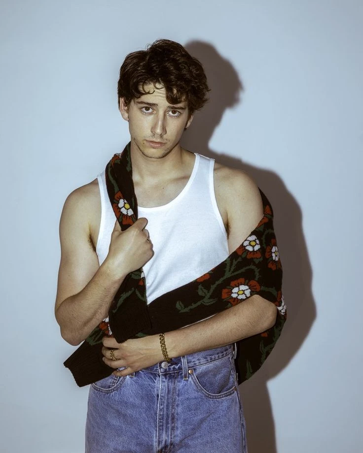 Milo Manheim thumbnail