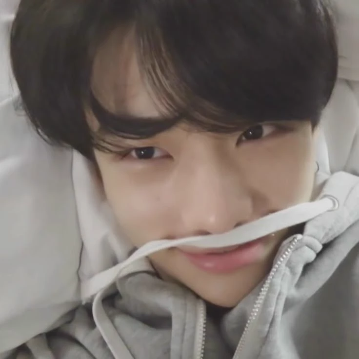 Hwang Hyunjin thumbnail