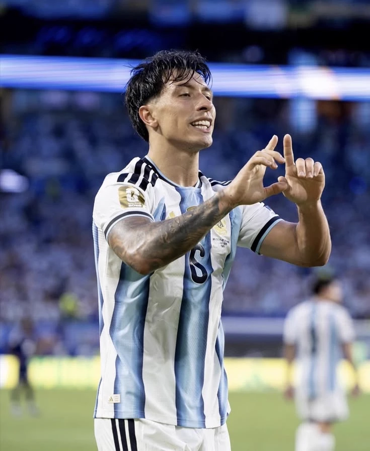 Lisandro Martínez thumbnail